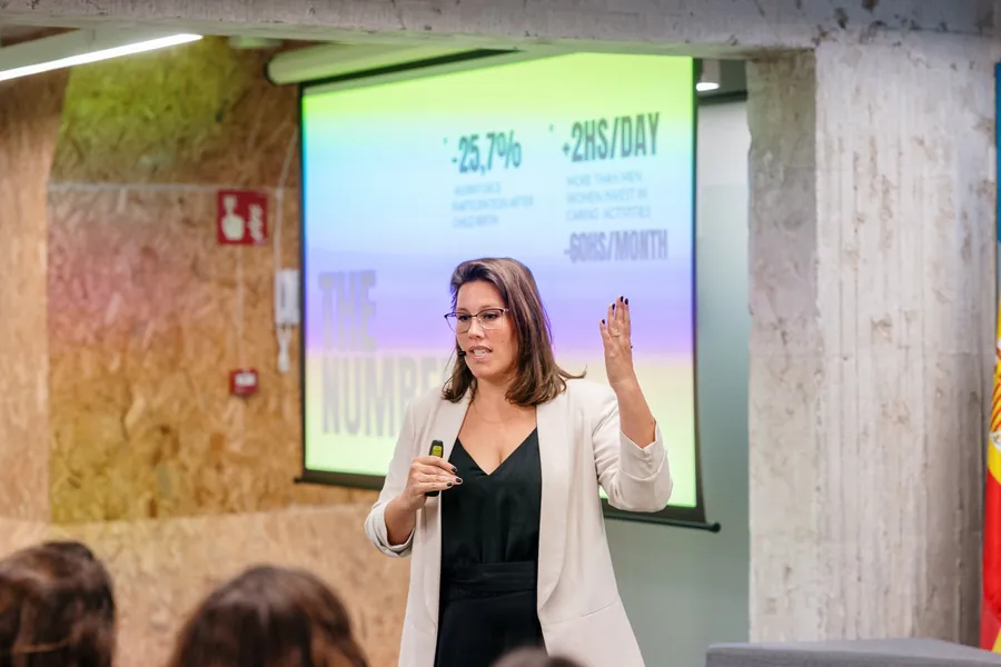 Agustina Palmieri durante una charla en IE Business School